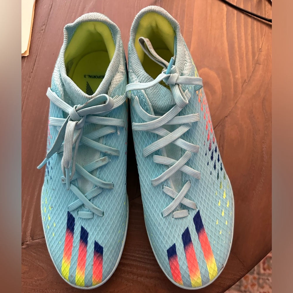 Boy indoor soccer shoes size7